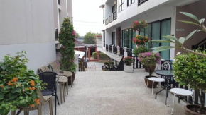 Отель Kata Beachwalk Hotel and Bungalows  Ката Бич